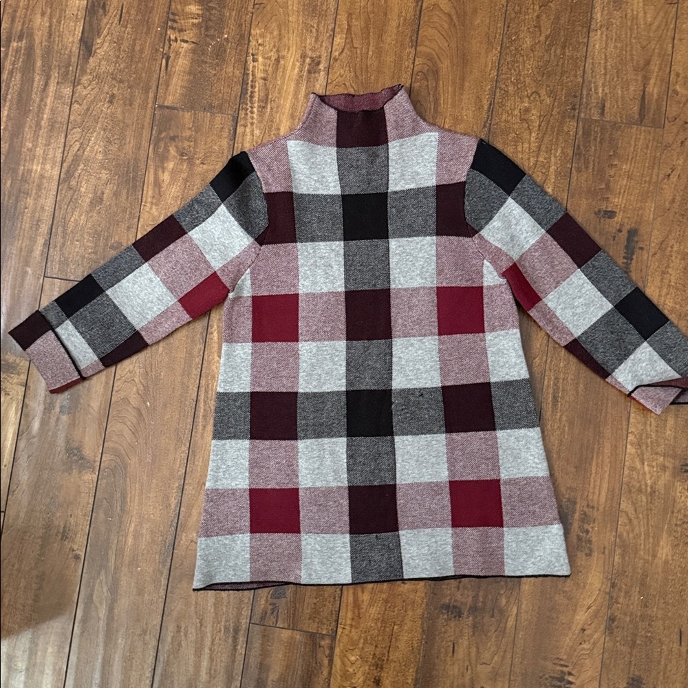 TAHARI Windowpane Buffalo Plaid Sweater M